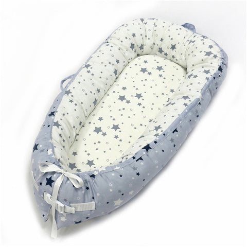 Image of Portable Baby Nest Crib and Matching Soft Crib Bumper