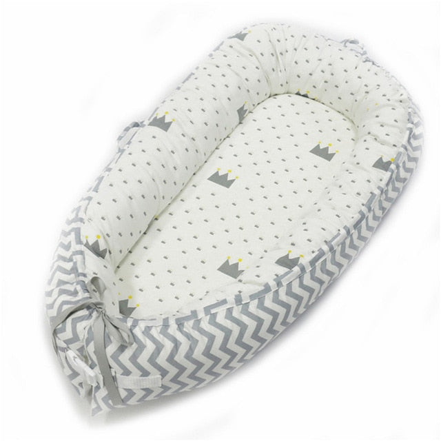 Portable Baby Nest Crib and Matching Soft Crib Bumper