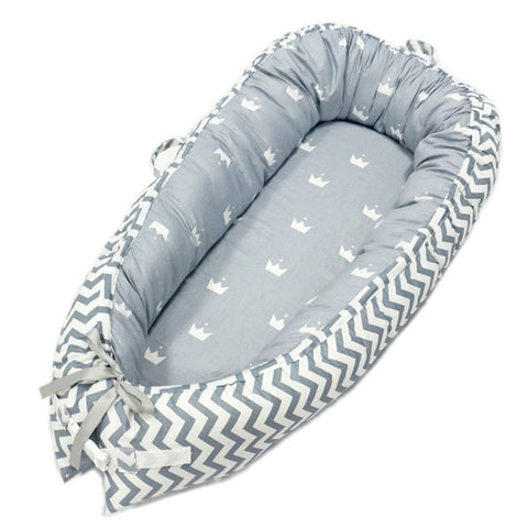Image of Portable Baby Nest Crib and Matching Soft Crib Bumper